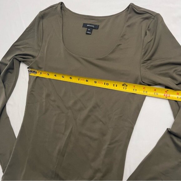 RW&CO. Olive Green Scoop Neck Long Sleeve Fitted Top S/P - Picture 6 of 6